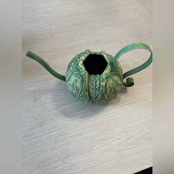 Metal Lettuce Leaves looking Watering Can - Picture 2 of 10